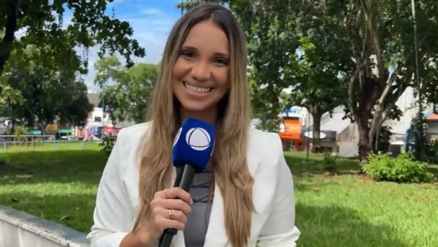 PLOTAGEM AO VIVO! Repórter da Record Entra em TRABALHO DE PARTO Durante Transmissão; Vídeo Viraliza