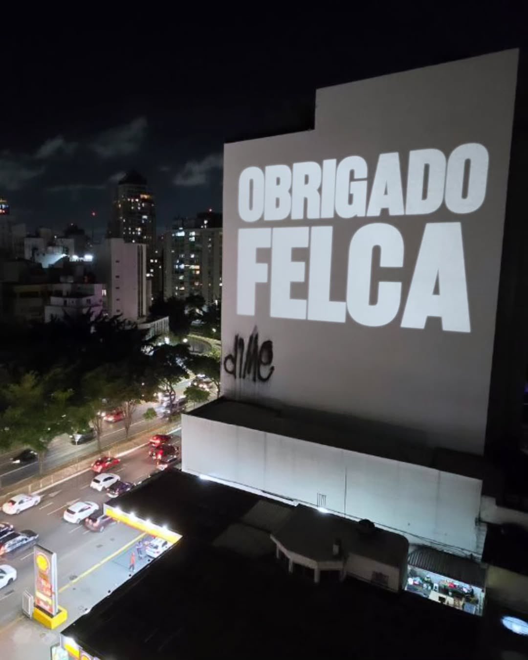 Mensagem de Apoio a Felca é Projetada em Prédio de São Paulo