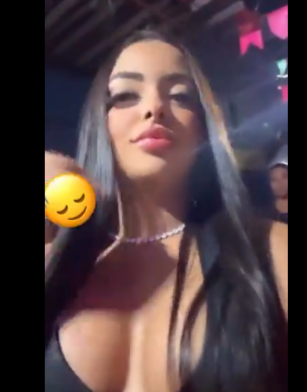 Namorada do FB Exibe Fuzil em Vídeo e É Intimada a Apagar Stories