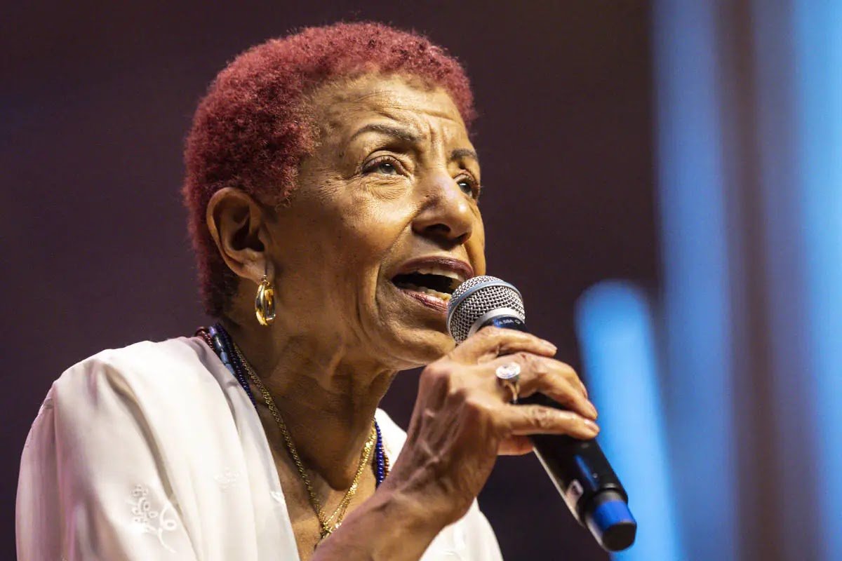 Saúde De Leci Brandão Preocupa: Cantora Internada E Show Adiado