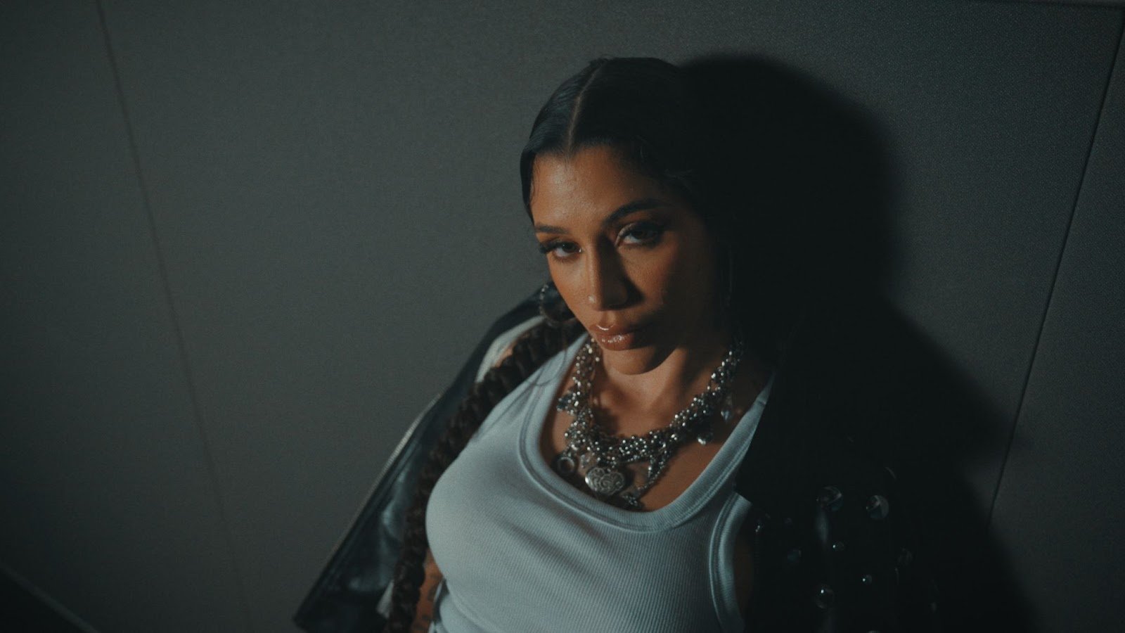 Azzy Detona Com Novo Hit “Agi Igual Homem” – Veja a Letra Completa!