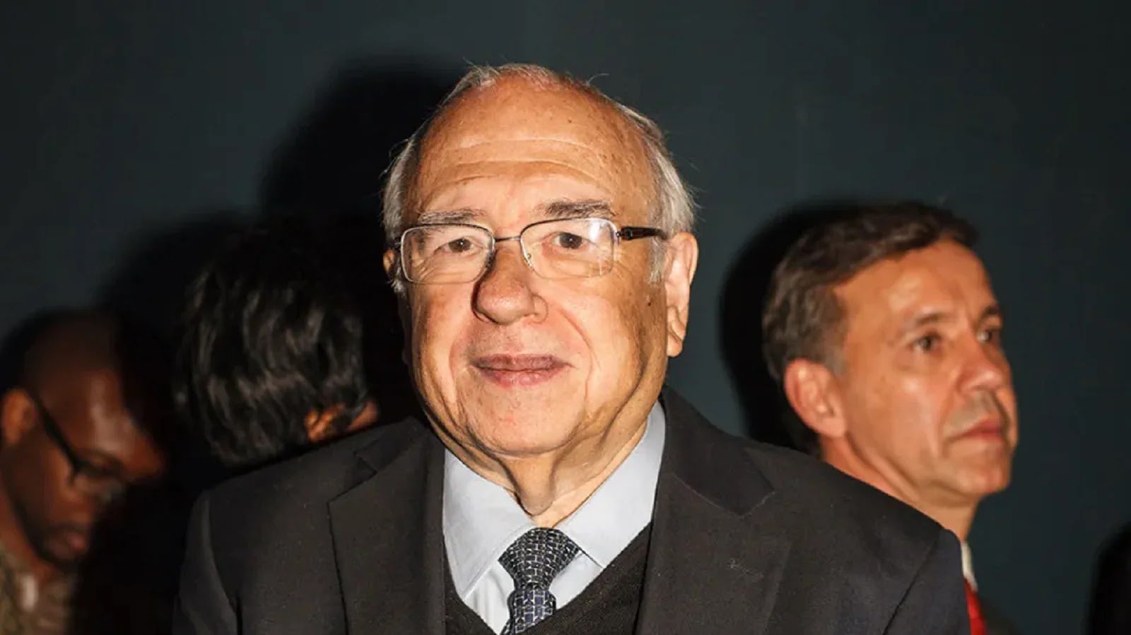 Luto Nacional: Famosos e Fãs Prestam Homenagem a Luis Fernando Verissimo