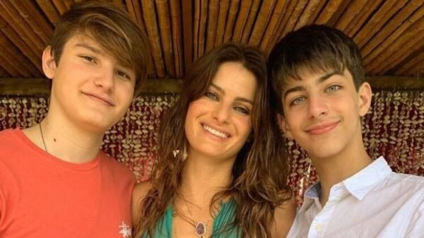“Ninho Vazio é Difícil”: Isabeli Fontana Aborda Saída dos Filhos de Forma Comovente
