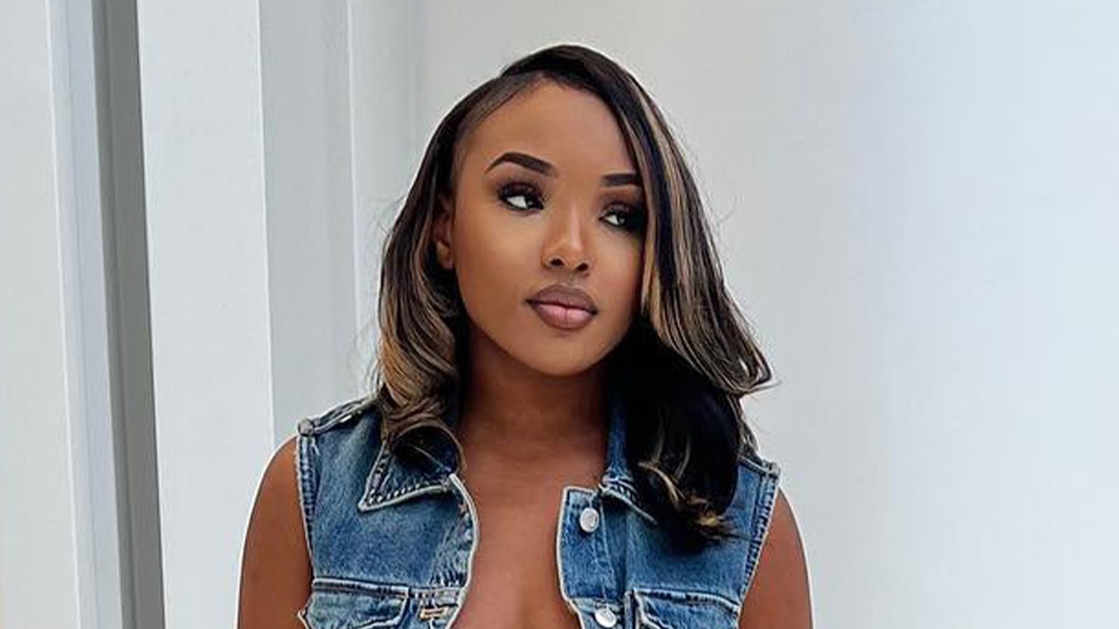 Janerika Owens Slays Rainy Sidelines: Soaked & Stunning!