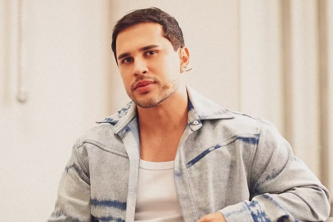 Vídeo Mostra Lucas Guimarães Passando Sufoco A Caminho Do Aeroporto – E Urinando No Carro: “Todo Mijado”