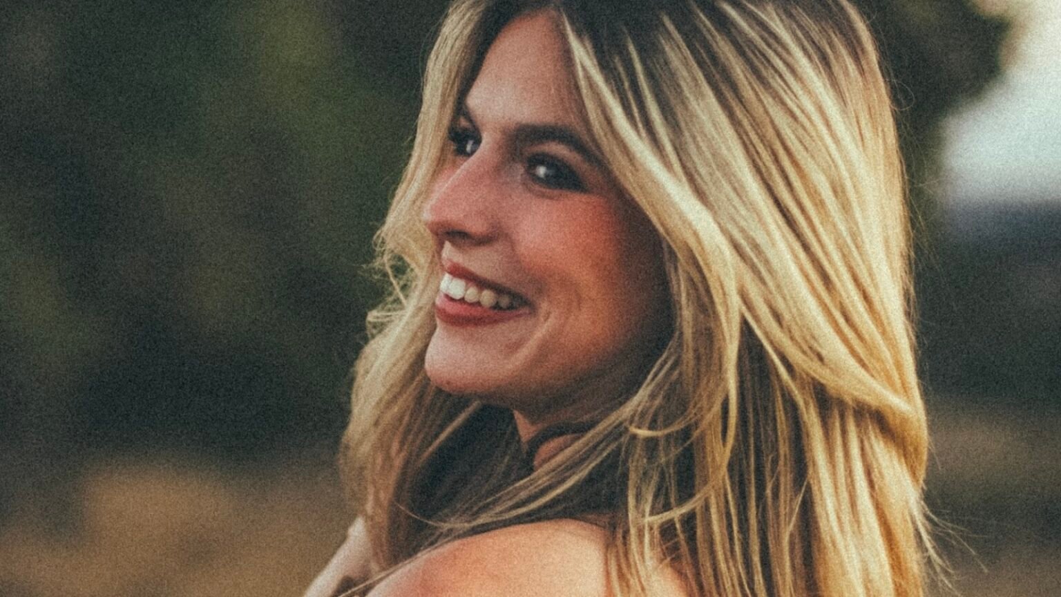 Naomi Jane Lança “In the Moment” — Hino R&B-Pop Contra Ansiedade