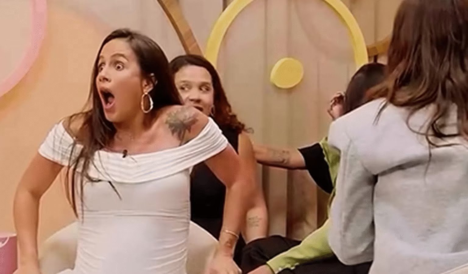 Inacreditável: Grávida Entra Em Trabalho De Parto Durante Gravação De Videocast Sobre Maternidade