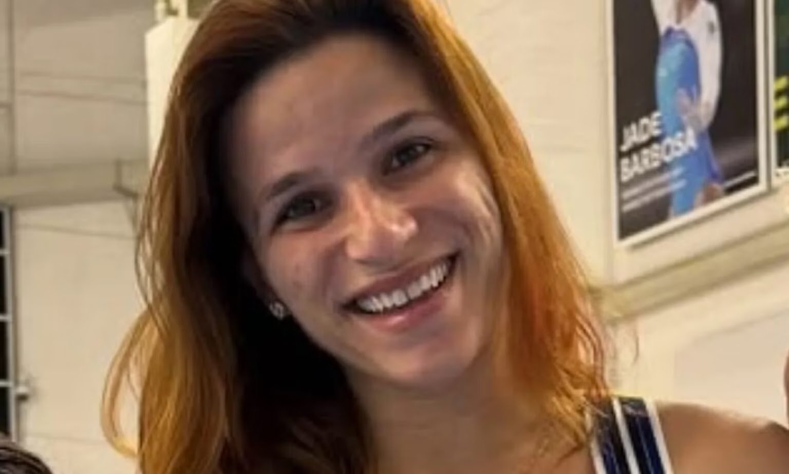 Jade Barbosa exibe barriga de grávida ao lado de colegas de ginástica