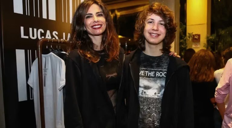 Lucas Jagger Declara Sentir "Vergonha da Direita Brasileira" e Gera Revolta nas Redes: Polêmica Internacional!
