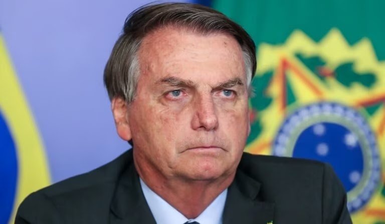 Vídeo Bizarro! Mulher Promete Ficar Amarrada Na Avenida Paulista Até Bolsonaro Ser Solto