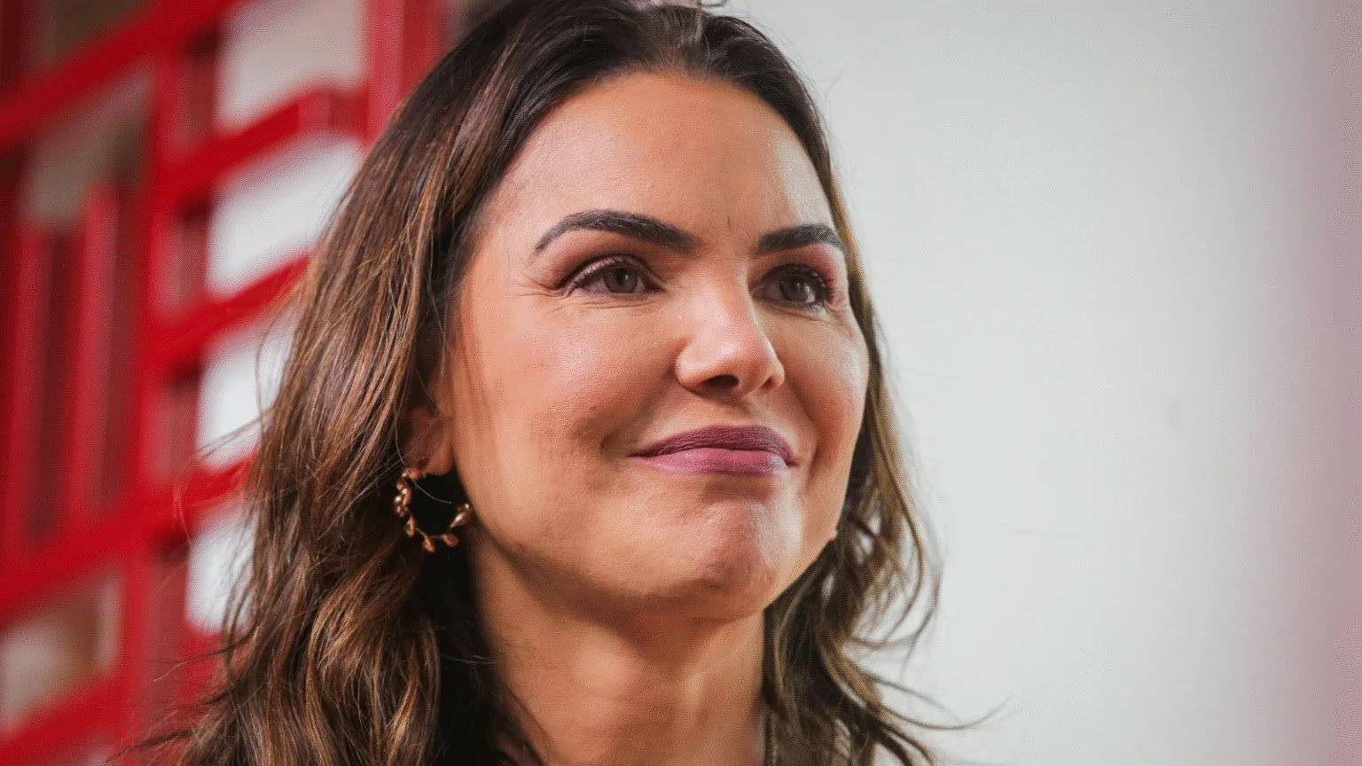 Deputada VIRA Alvo de Pedido de Cassação Após Acusação de “Teste do Sofá” – Escândalo Abala a Política!