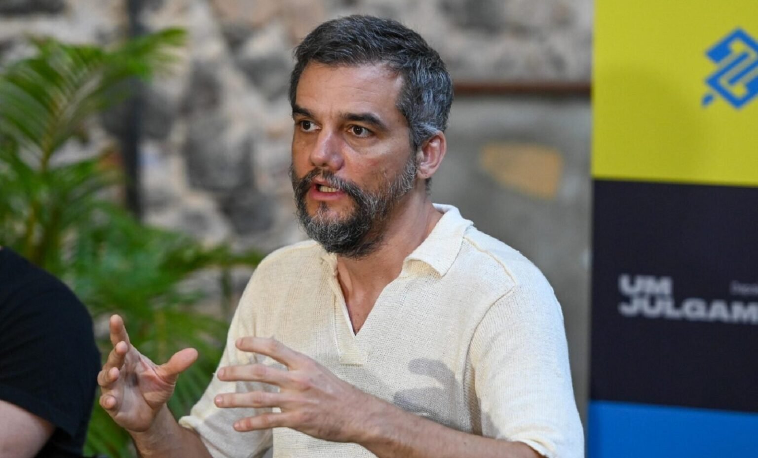 Wagner Moura Emociona Ao Retornar Aos Palcos Depois De 16 Anos