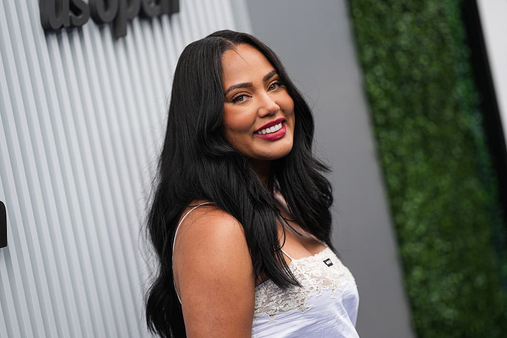 Ayesha Curry’s Ring-Off Crave: Shirtless Hottie Steals Her Breath in Viral Clip