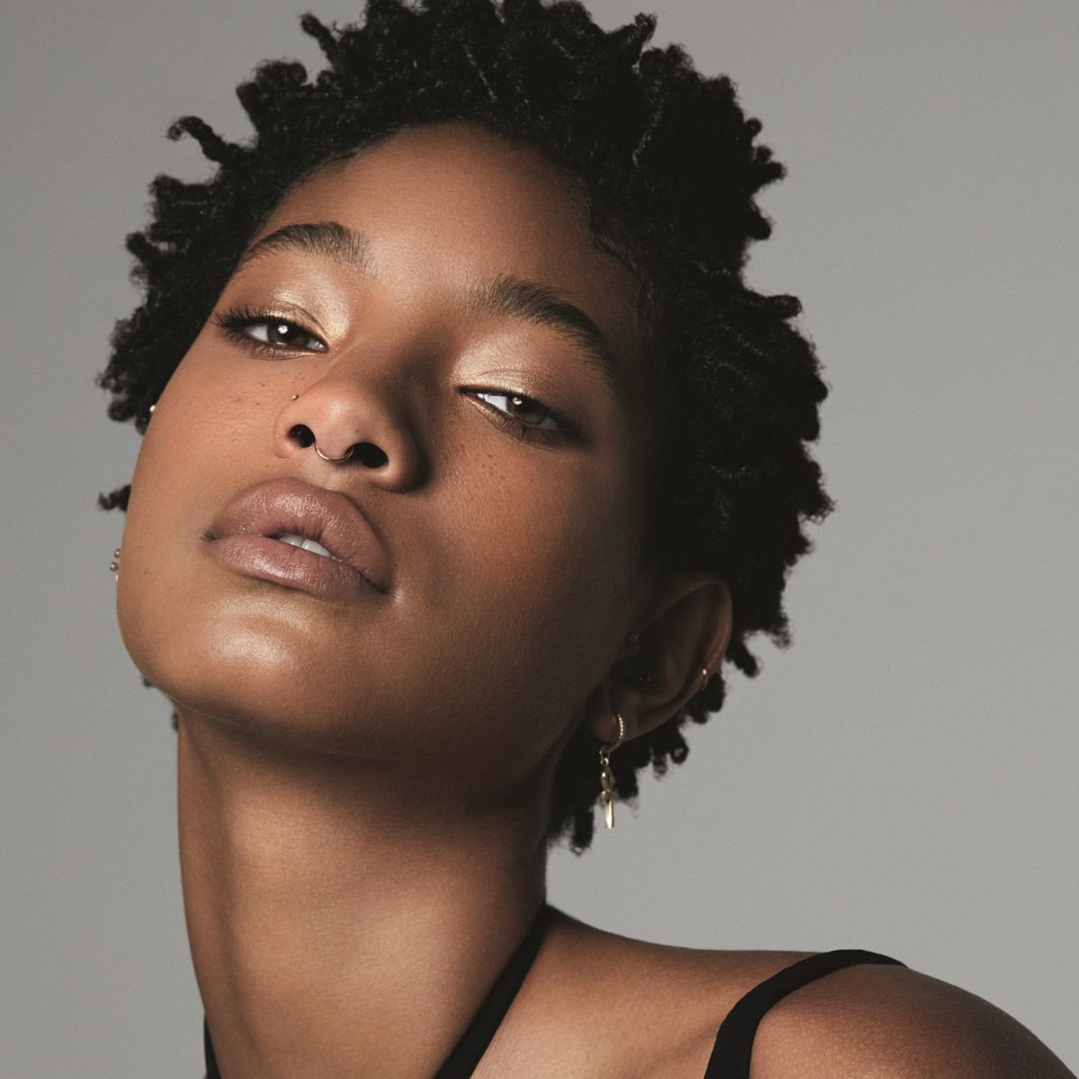 Willow Smith's Dating Lament: "Men Approaching Strangers? DEAD Now!"