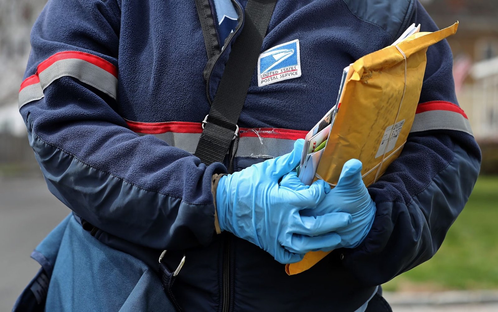 USPS Mailman’s ICE Nightmare: “You’re FAKING It—Impersonating a Postal Worker is a CRIME!”