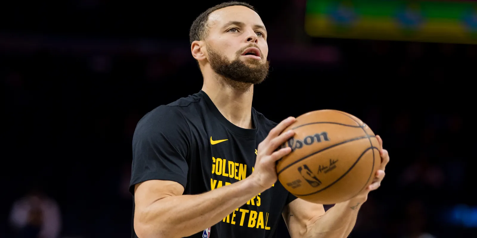 Curry’s Full-Court Tunnel Shot Stuns Before Warriors-Timberwolves Clash