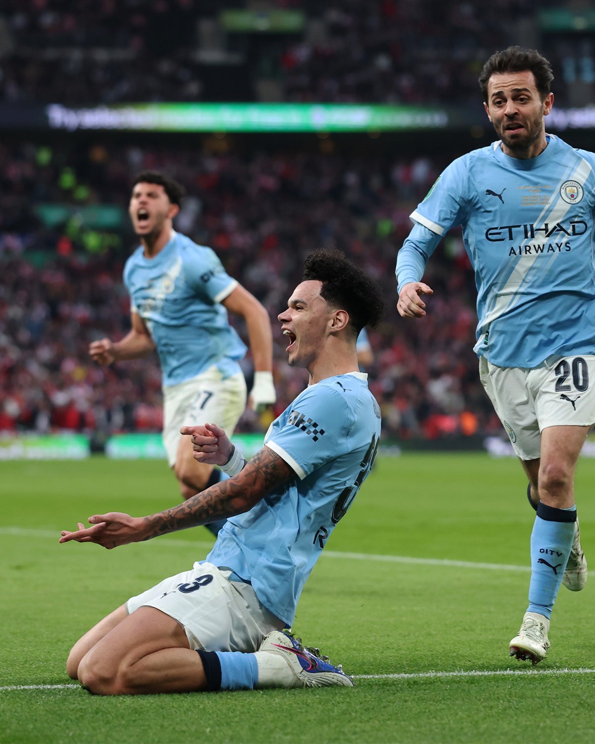 Manchester City defeats Arsenal 2-1 in Premier League match at Etihad Stadium