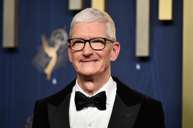 Apple Bombshell: Tim Cook Steps Down as CEO – John Ternus Named Successor, Takes Over in September