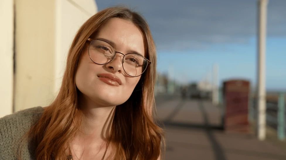 Women Warn About Men Filming Flirtations with Smart Glasses