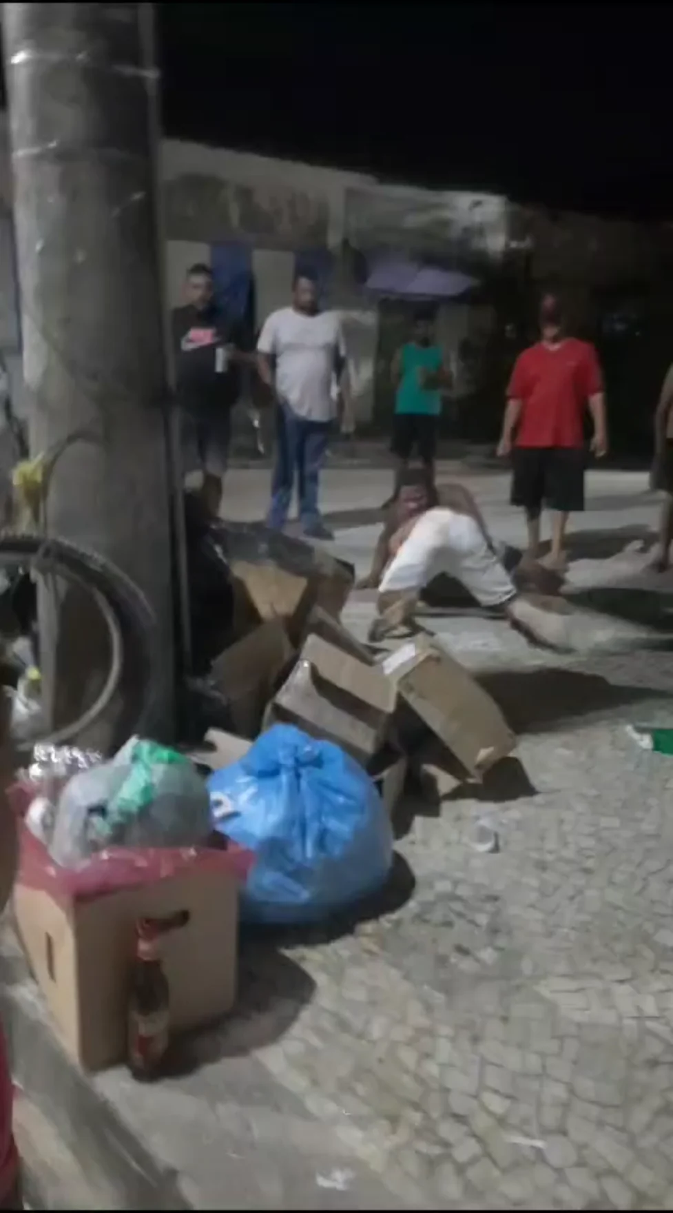 Man Uses Jiu-Jitsu to Thwart Armed Robbers in Rio Street Fight
