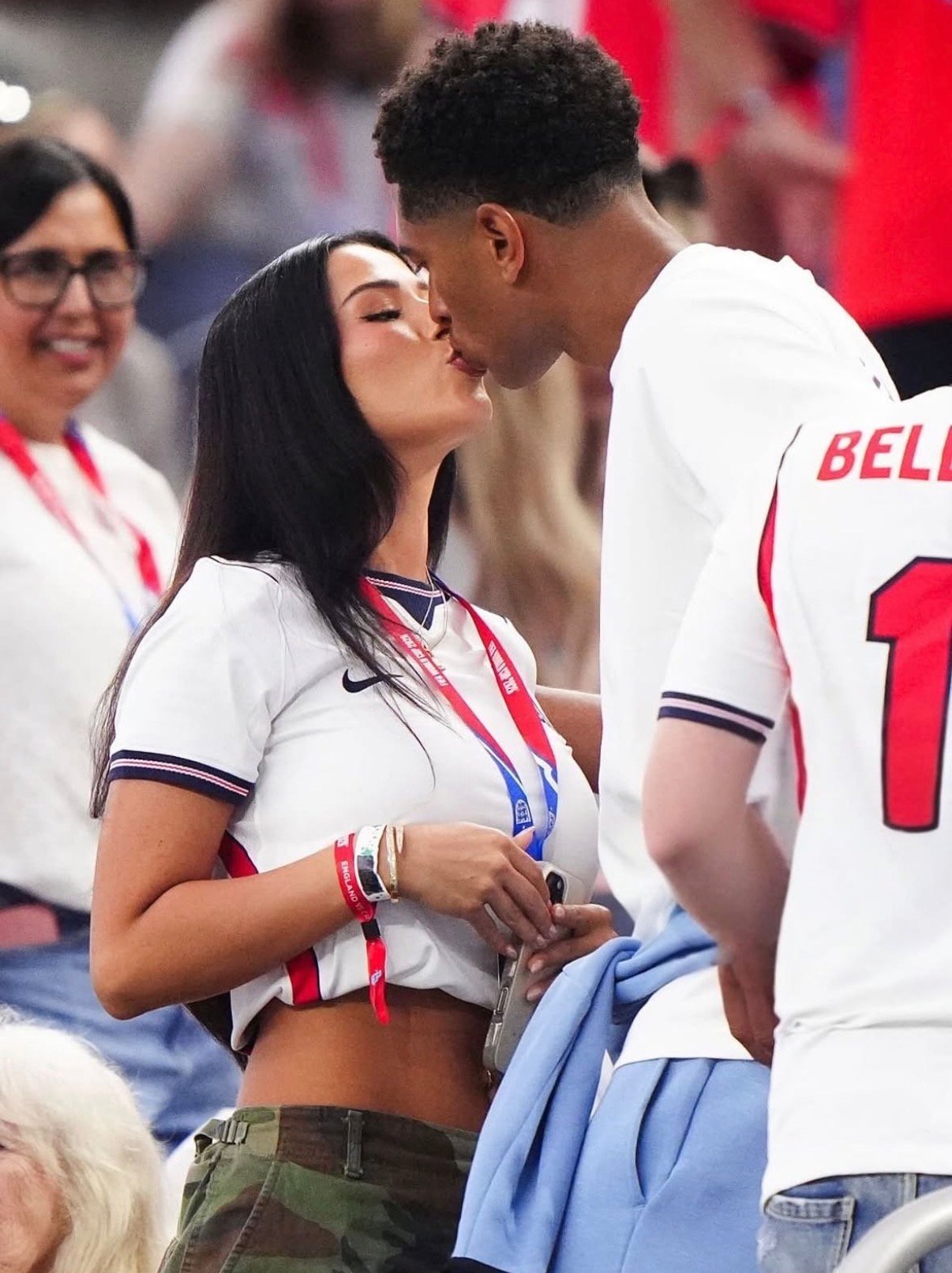 Jude Bellingham Shares Kiss with Girlfriend After England’s 4-2 Win Over Croatia