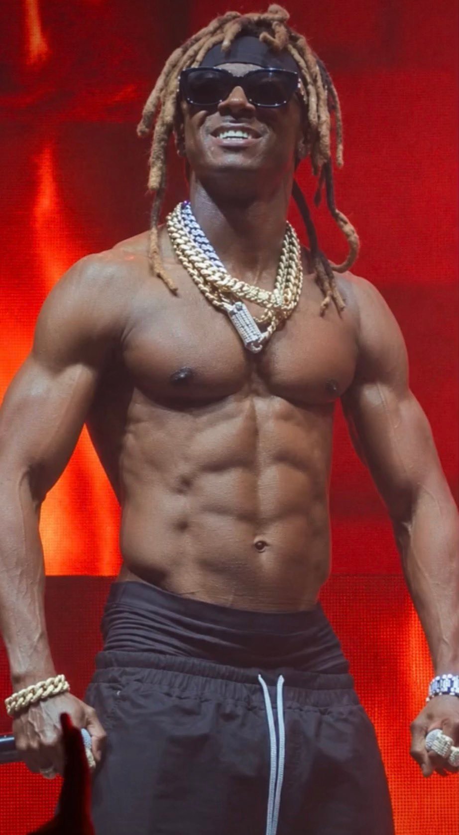 Lil Wayne Impresses Fans with Remarkable Fitness at 43 During Tour
